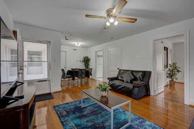 Building Photo - 814 N Buchanan Blvd