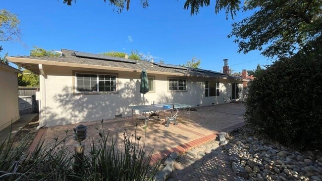 Building Photo - Concord Beautiful 4 bedroom 2 bathroom home in nice neighborhood with large yard!