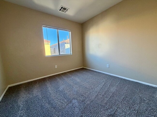 Building Photo - 4 bedroom near Nellis AFB