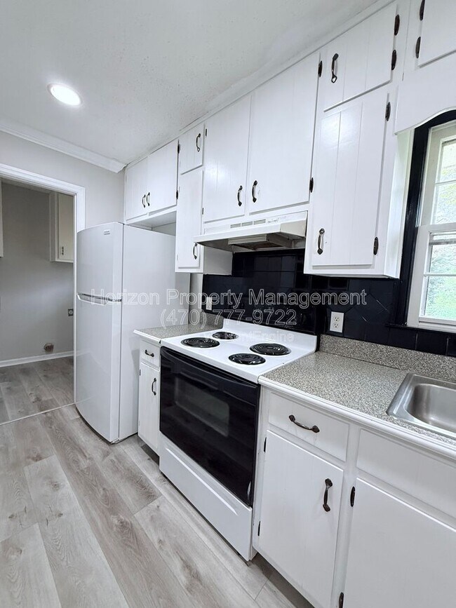 Building Photo - 5035 Merlin Dr