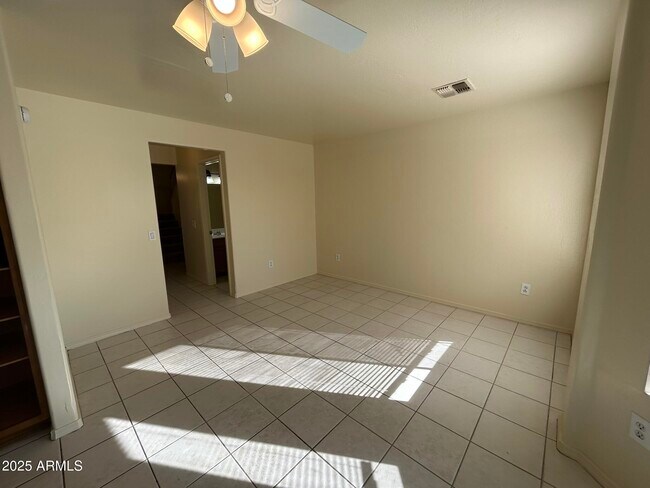 Building Photo - 1433 E Park Ave