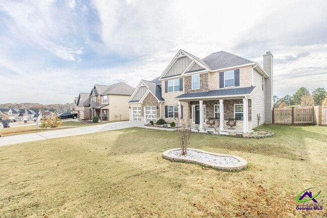 Building Photo - 421 Newport Ave