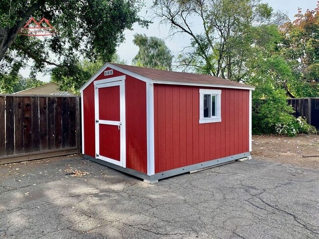 Building Photo - 1385 Ranchita Dr