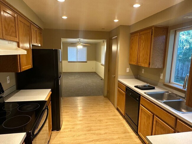 Building Photo - Beautiful 3-Bedroom Home in Gated Clearwood Community!