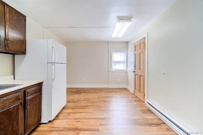 Building Photo - 82 Sprague Ave