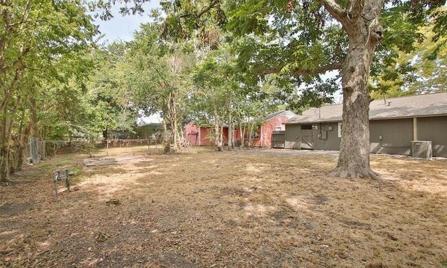 Building Photo - 4826 Larkspur St