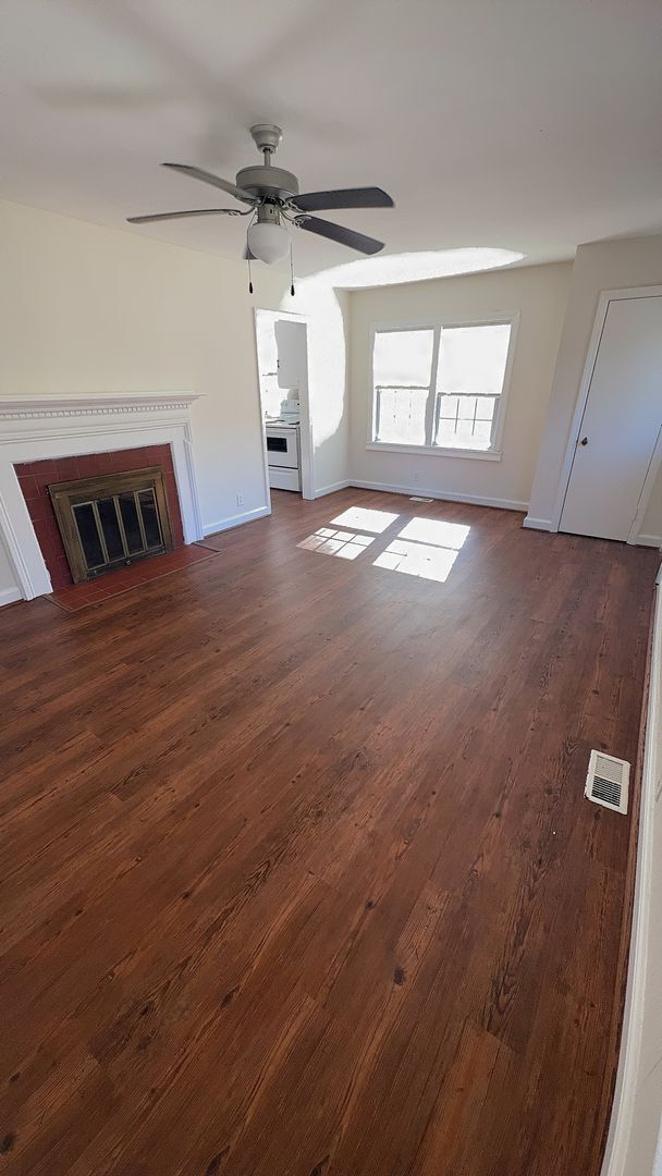 Building Photo - 401 Sheppard St