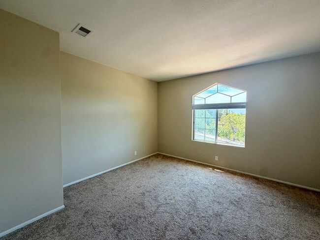 Building Photo - 3366 Waterford Dr