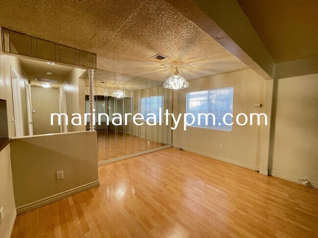 Building Photo - 4 Bedroom 2 Bath Single Family Home