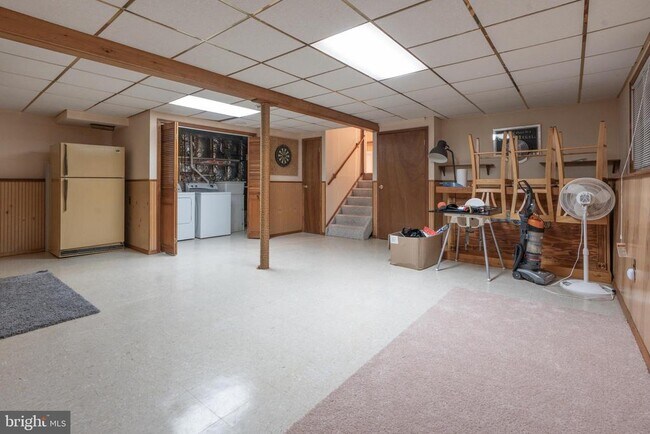 Building Photo - 1 Derwood Ct