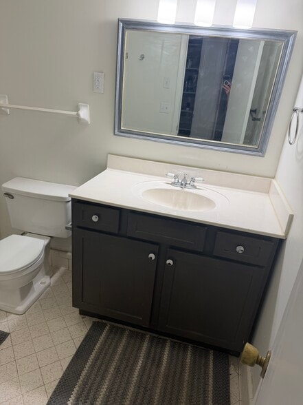 Building Photo - 2601 Hillsboro Pike