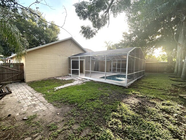 Building Photo - 8008 Aspencrest Ct