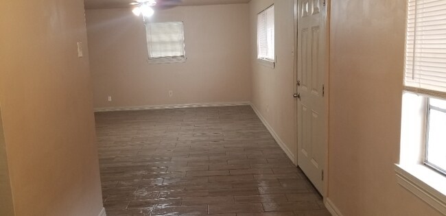 Building Photo - 4013 Amoor Ave