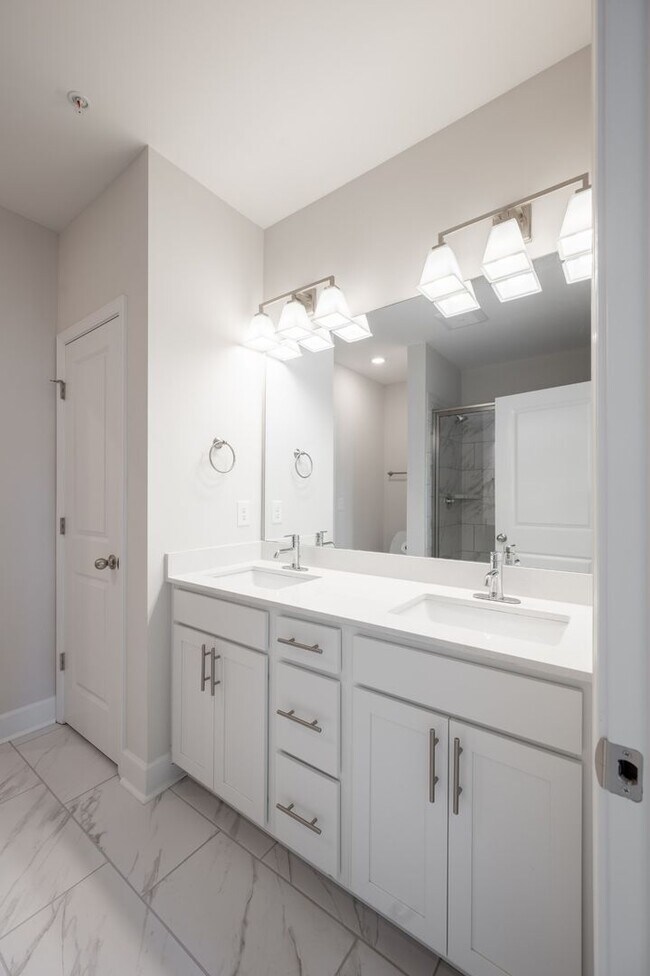 Building Photo - 2022-BUILT BURKITT COMMONS CONDO WALKABLE ...