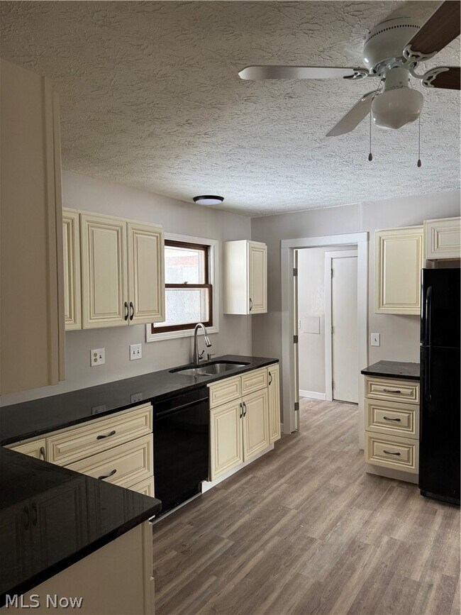 Building Photo - 3599 Beck Rd