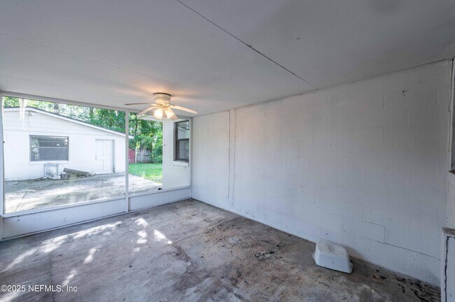 Building Photo - 777 La Marche Dr