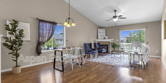 Building Photo - 482 N Mckenzie Ln