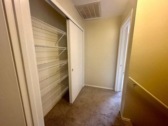 Building Photo - July Move-In Special- 3/2.5 in Gated Commu...