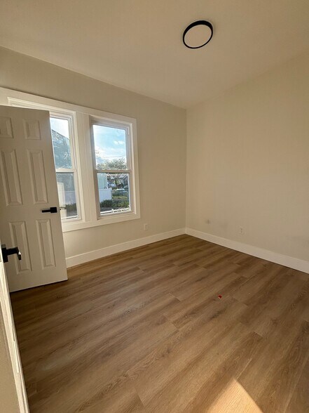 Building Photo - 49 Rosehill Pl