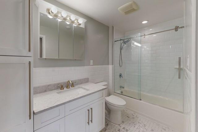 Building Photo - 833 Charles Pond Dr