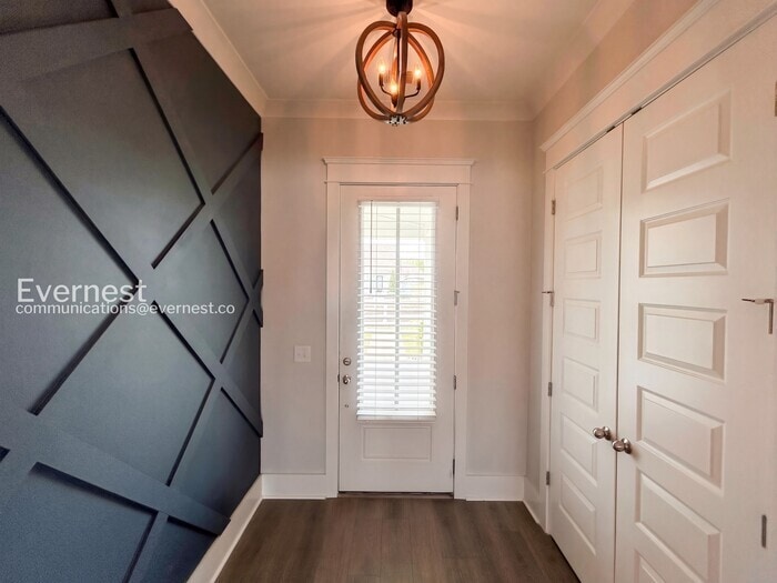 Building Photo - 640 Henry Ln