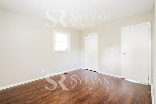 Building Photo - Prepare to fall in love with this 3 bedroo...
