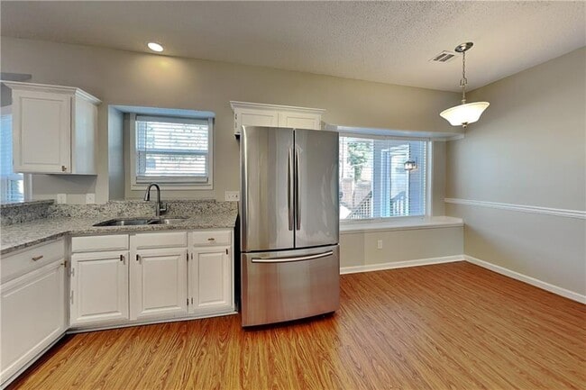 Building Photo - 390 Greenmont Cir