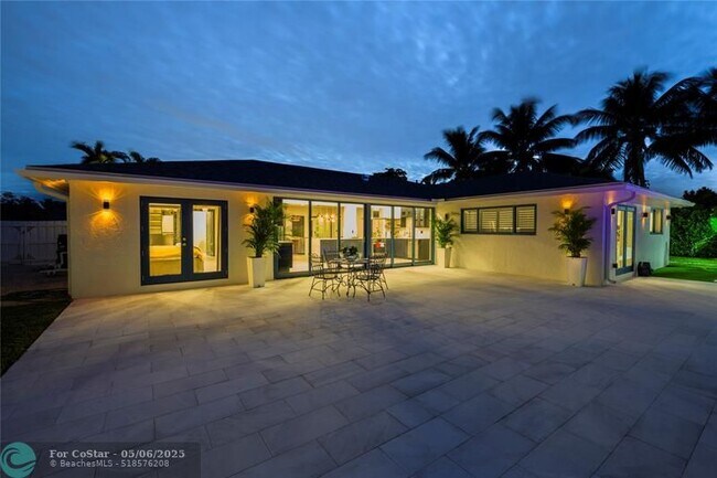 Building Photo - 3255 Lakeview Blvd