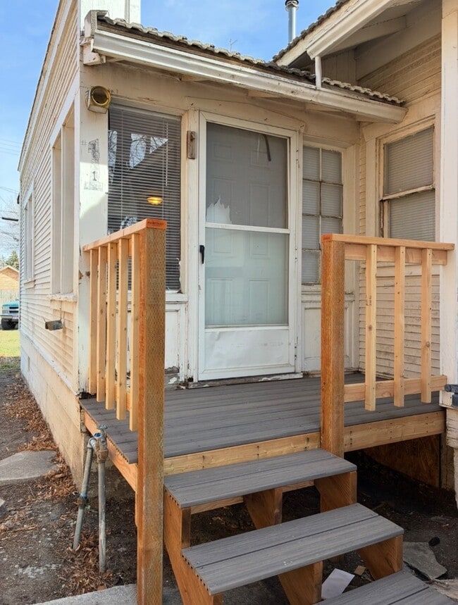 Building Photo - 1311 Hansen Ave