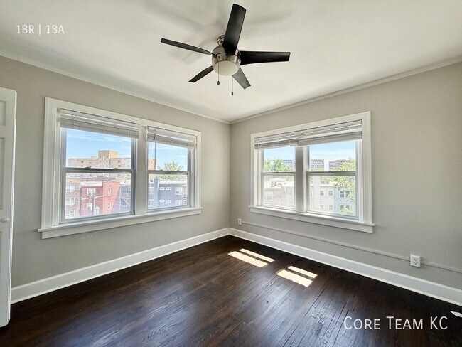 Building Photo - 217 E 46th St