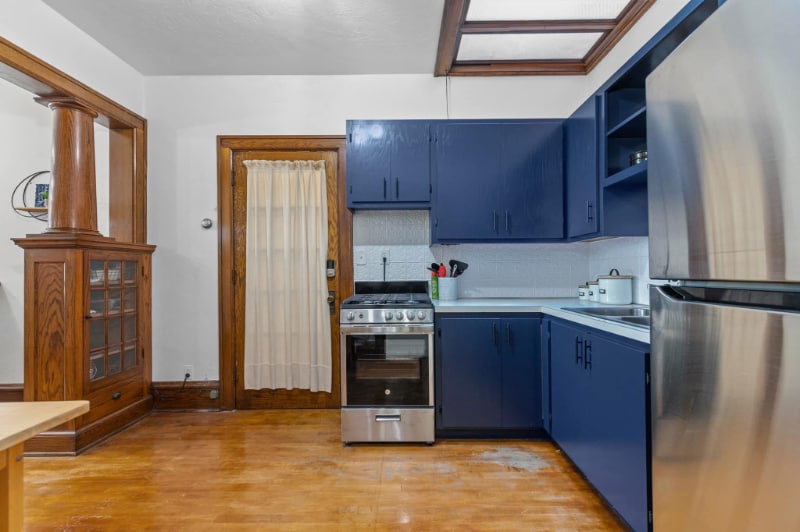 Building Photo - 231 E College Ave