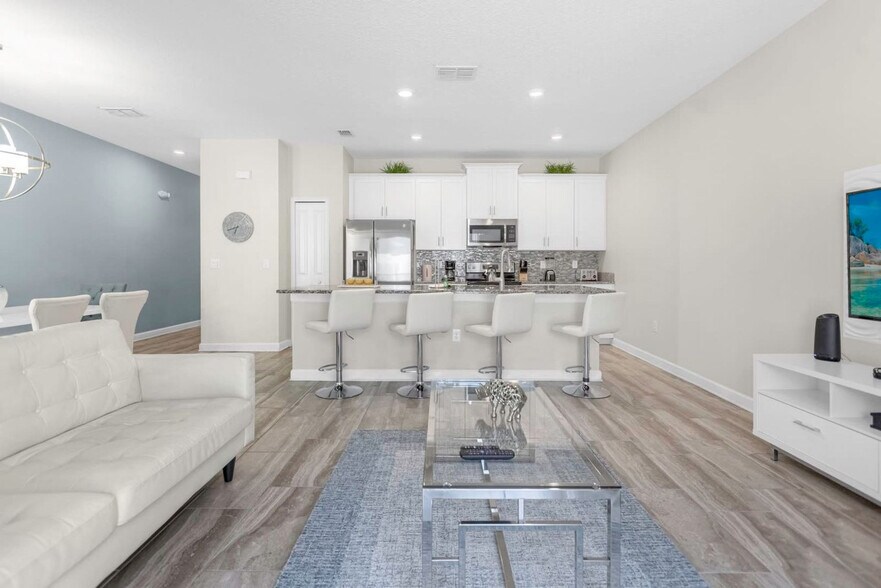 Building Photo - 9079 Dogleg Dr