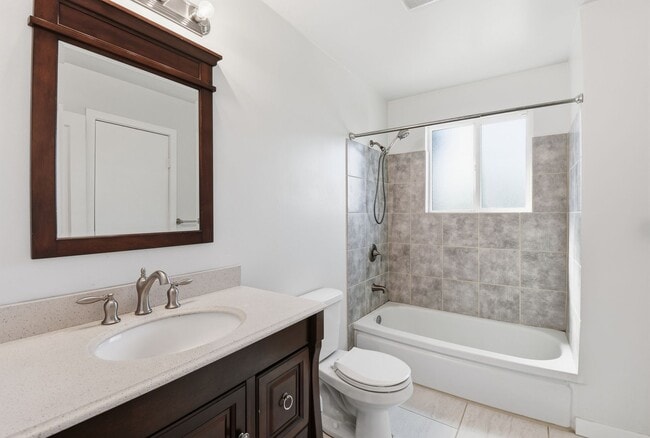 Building Photo - 2bd/1ba Kirkland Home