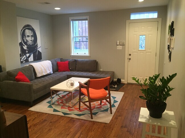 Building Photo - 1921 9 1/2 St NW