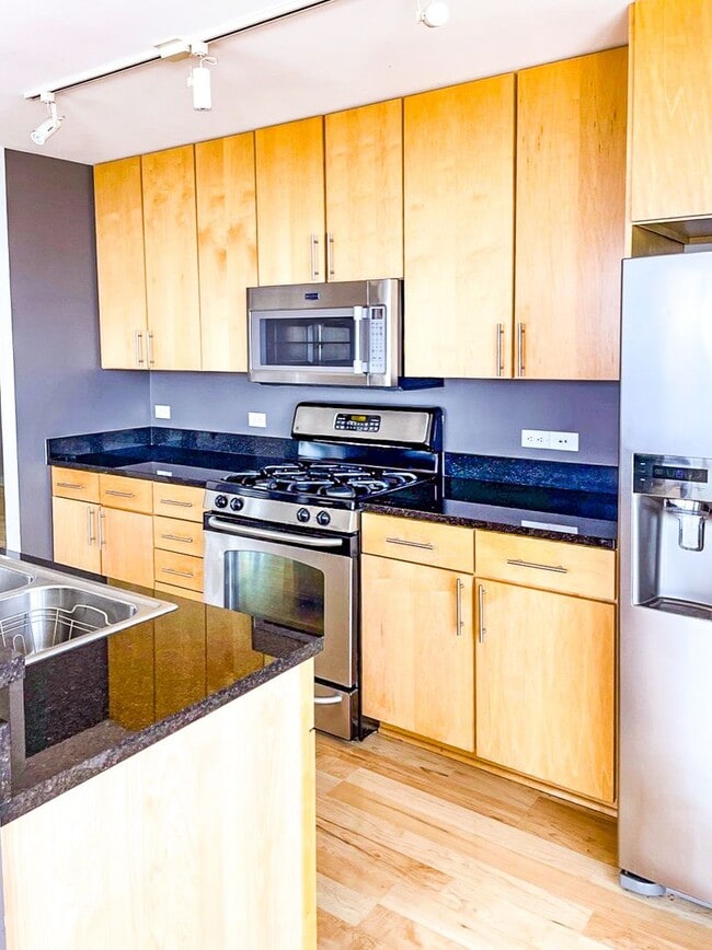 Building Photo - 21st Floor Corner Unit | Downtown Luxury Living w/ Balcony, Parking & Amenities