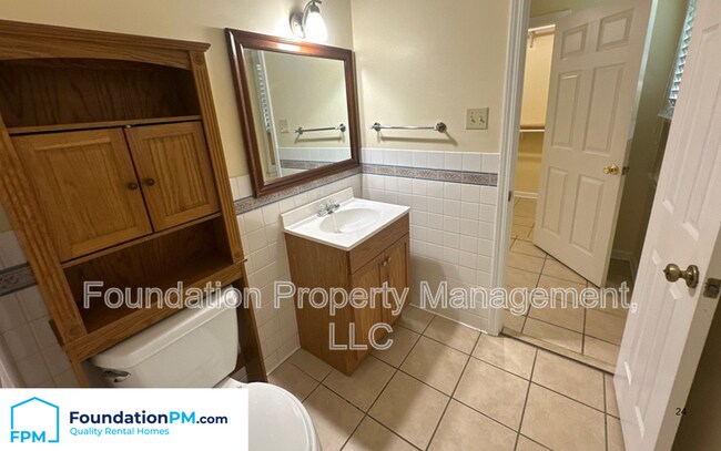 Building Photo - 2621 Derbyshire Ave