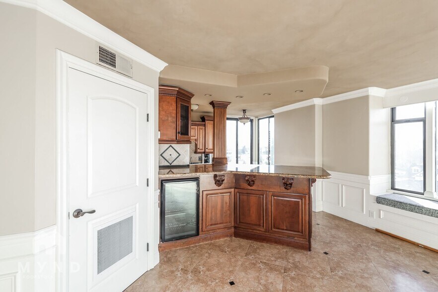 Building Photo - 280 Island Ave