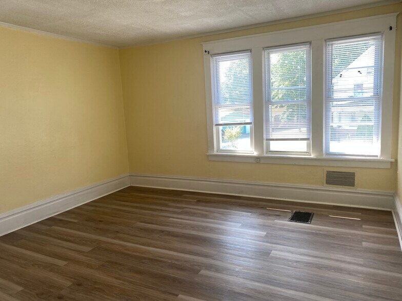 Building Photo - 1611 Ridge Ave
