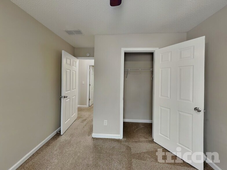 Building Photo - 10587 Village Trail