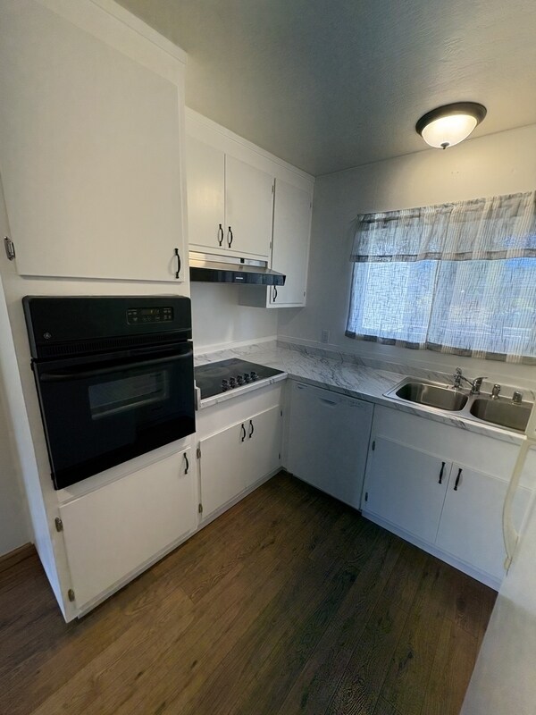 Building Photo - 7631 Adrian Dr