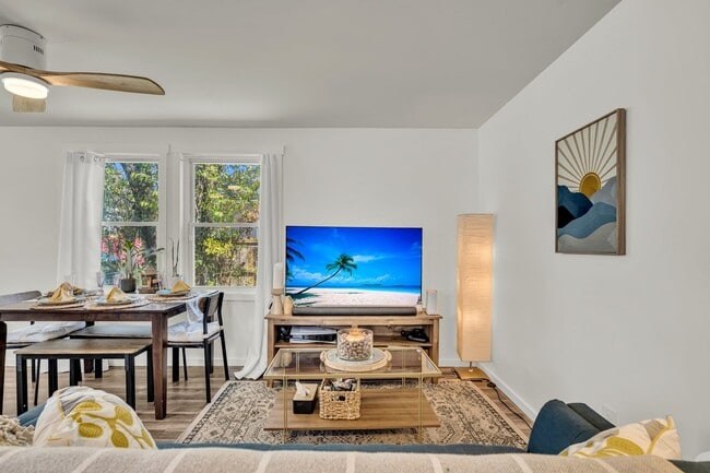 Building Photo - Charming Cottage with Modern Upgrades in Hanahan