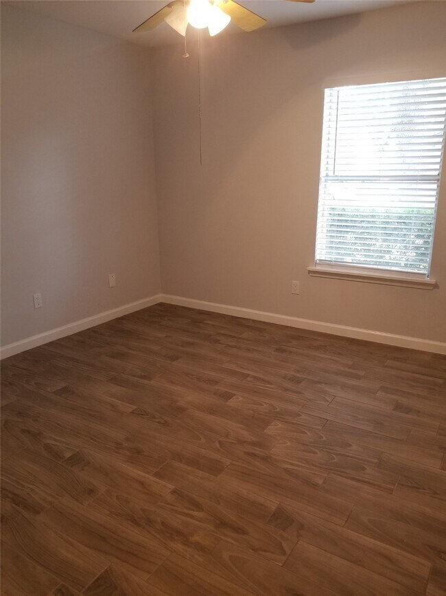 Building Photo - 18103 Autumn Hills Dr