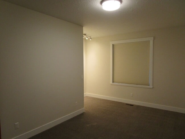 Building Photo - Custom Home in Crystal Springs Subdivision - Available Now!