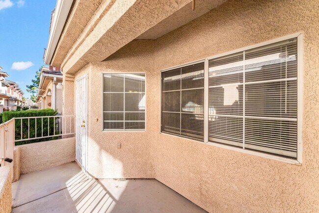Building Photo - Charming Northwest Las Vegas Home with Open Living and Inviting Outdoor Space!