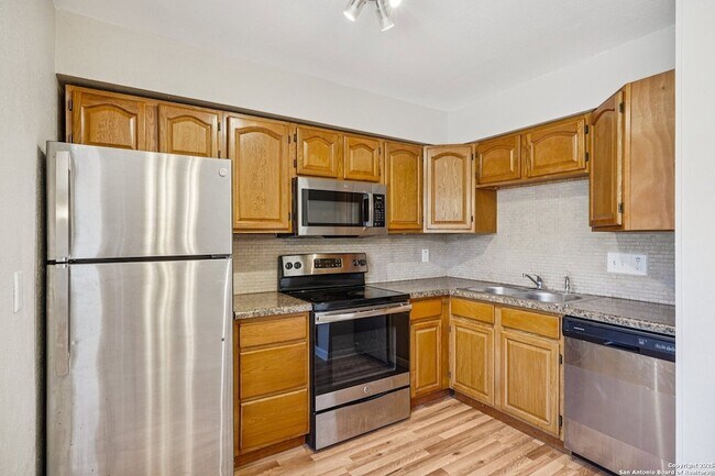 Building Photo - 10609 Starcrest Dr