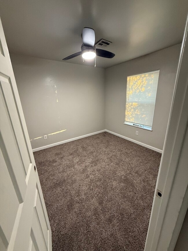 Building Photo - 917 Hillpoint Ln