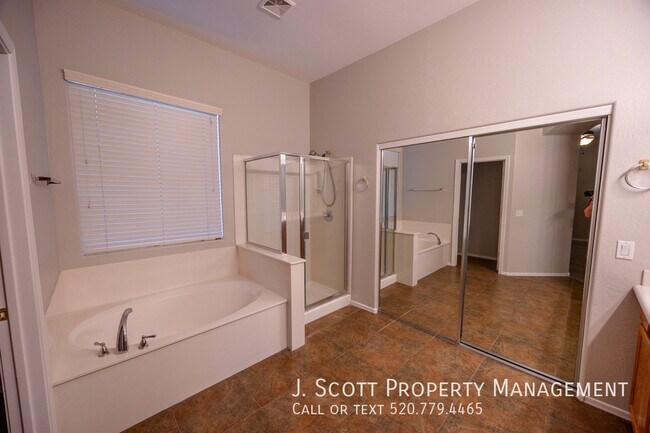 Building Photo - 3312 E Bluebird Pl