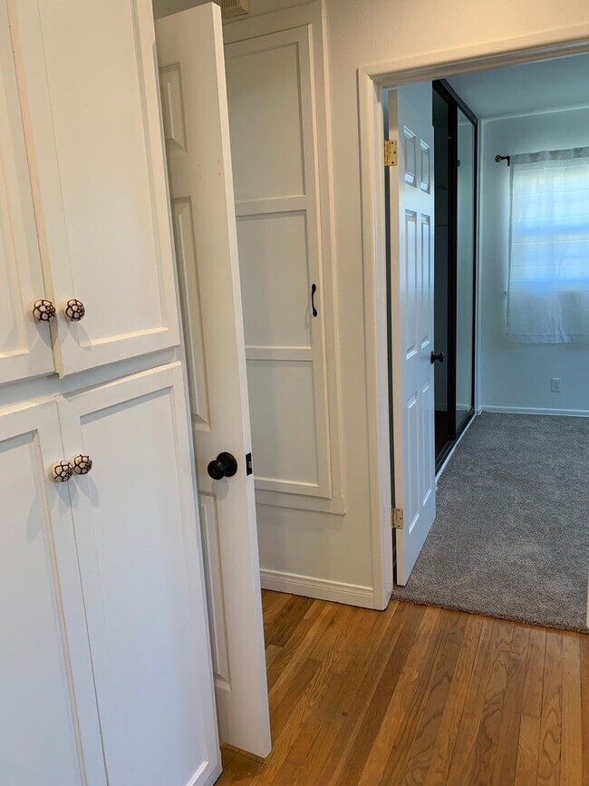 Building Photo - Spacious 3+3 Single Story Home w/ office -...