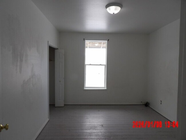 Building Photo - 1306 10th St