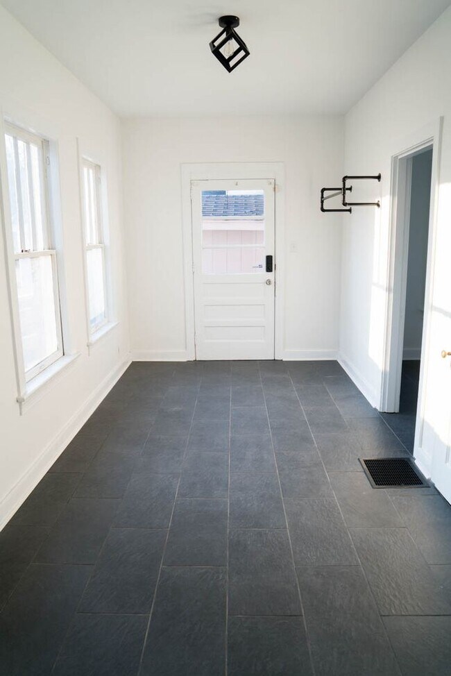 Building Photo - Lovely, Renovated Vintage 3 BR Home! Off-Street Parking, Covered Porch & Patio; Dogs Ok!